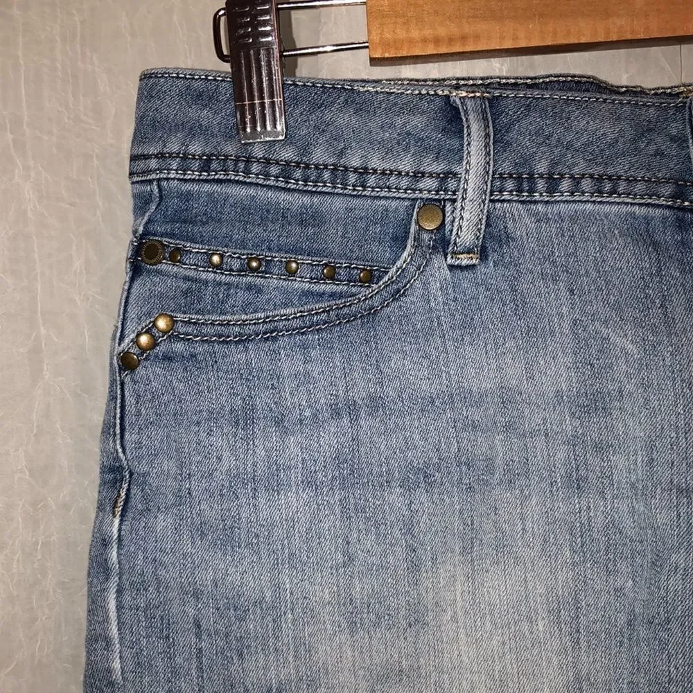 Sonoma 4 Vintage Wash Brass Color Studded Blue Denim Shorts - Picture 3 of 16